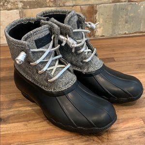 Like new Sperry houndstooth duck boot